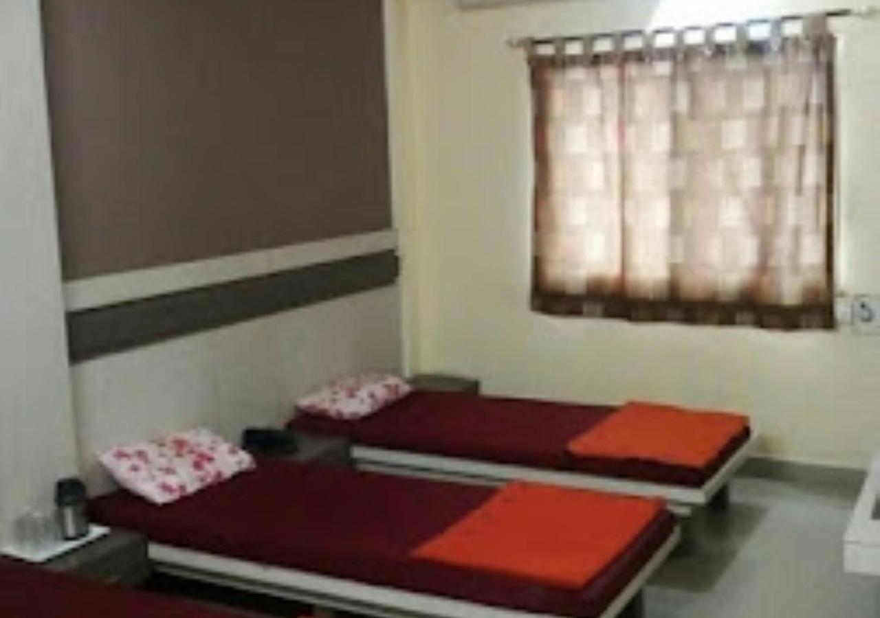 Hotel Mayur Restaurant Chandrapur Buitenkant foto