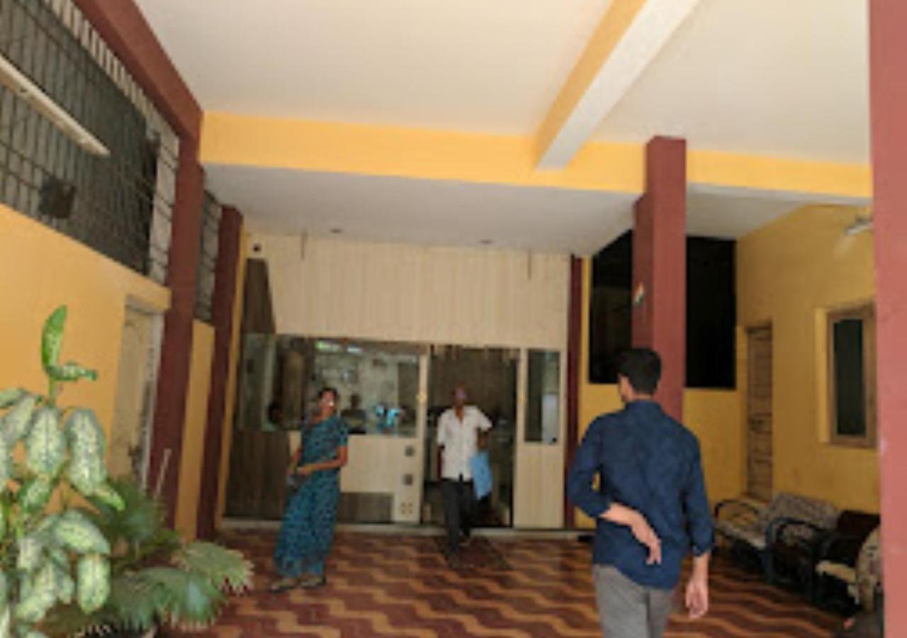 Hotel Mayur Restaurant Chandrapur Buitenkant foto
