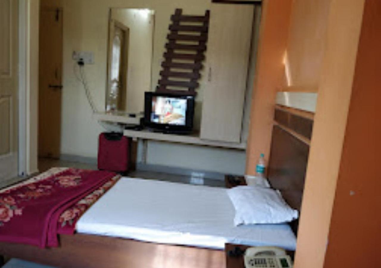 Hotel Mayur Restaurant Chandrapur Buitenkant foto