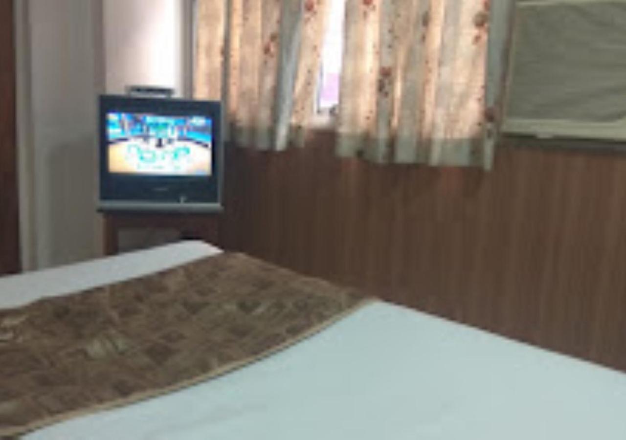 Hotel Mayur Restaurant Chandrapur Buitenkant foto