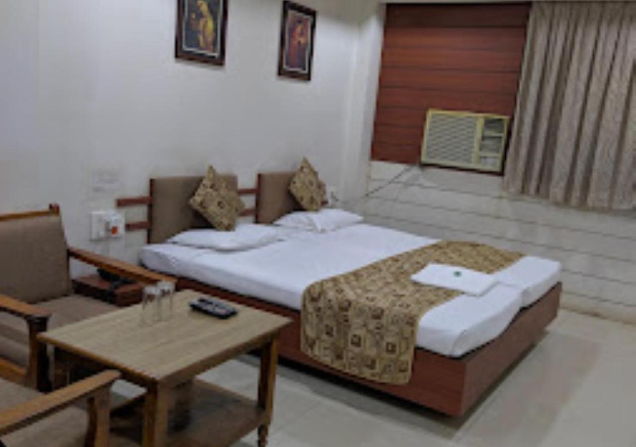 Hotel Mayur Restaurant Chandrapur Buitenkant foto