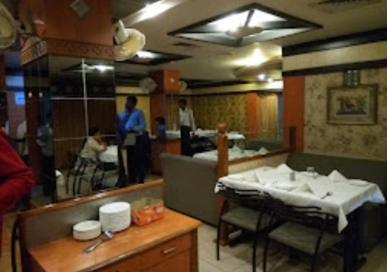 Hotel Mayur Restaurant Chandrapur Buitenkant foto
