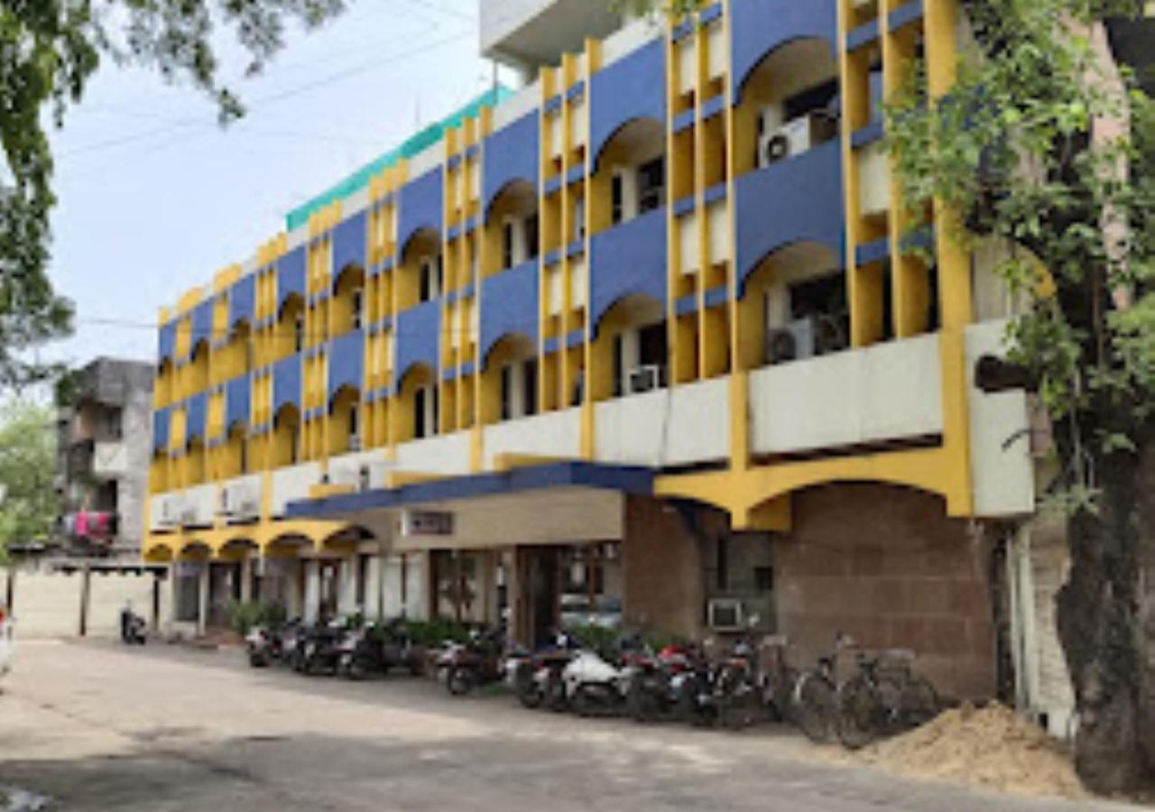 Hotel Mayur Restaurant Chandrapur Buitenkant foto